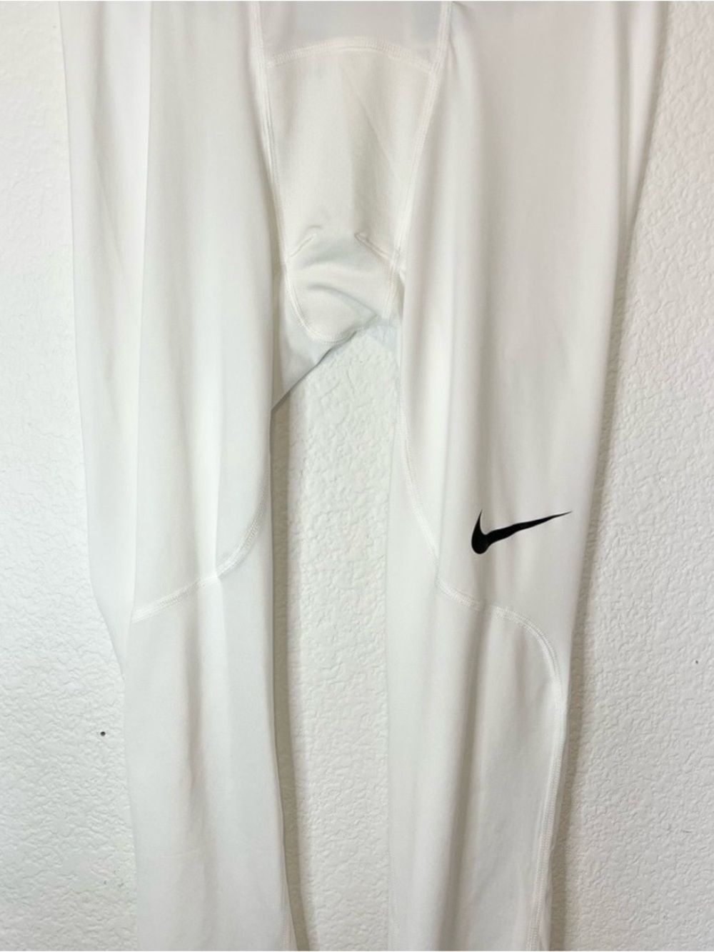 Nike Pro Men's White Dri-FIT 3/4 Leggings |
Athletic Training | Medium